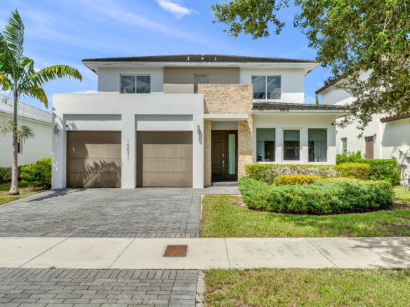 Fachada de casa unifamiliar en venta en Venetian Parc Richmond West