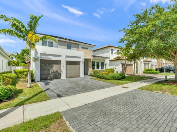 Fachada de casa unifamiliar en venta en Venetian Parc Richmond West
