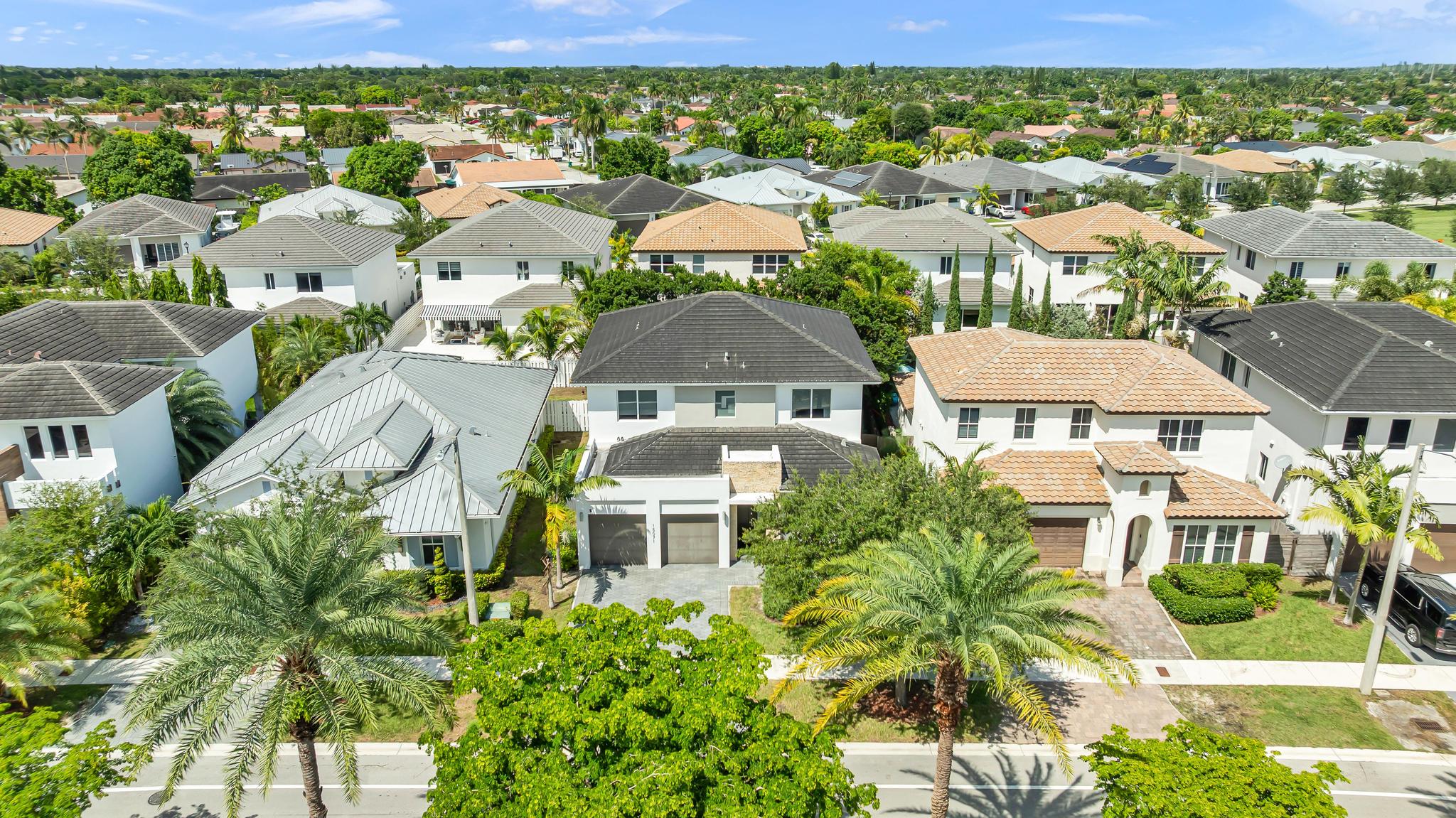 homes for sale Venetian Parc Miami 6 bedroom homes for sale Miami Casa en Venta en Venetian Parc Richmond West | 6 Habitaciones