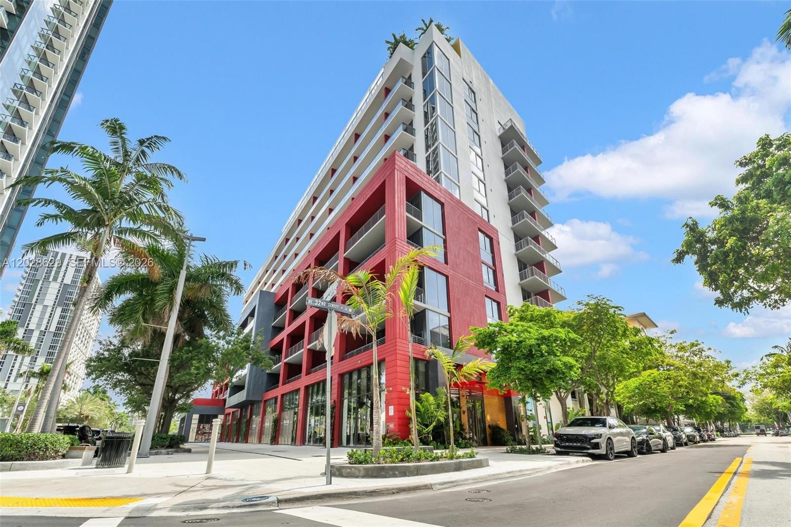 The Standard Residences Miami for rent – apartamentos en renta en Midtown Miami (16) Fachada moderna de The Standard Residences en Midtown Miami