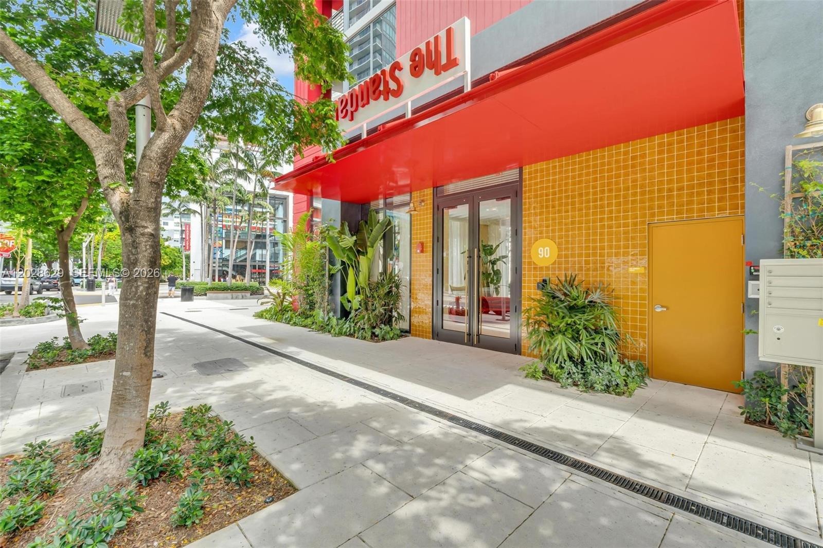The Standard Residences Miami for rent – apartamentos en renta en Midtown Miami (17) Fachada moderna de The Standard Residences en Midtown Miami