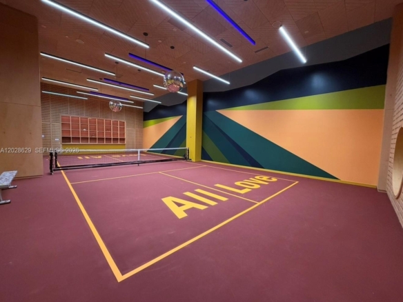 amenidades tipo resort en The Standard Midtown Miami
