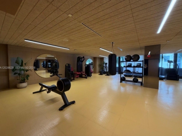 amenidades tipo resort en The Standard Midtown Miami