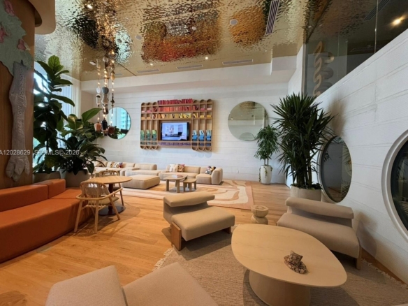 amenidades tipo resort en The Standard Midtown Miami
