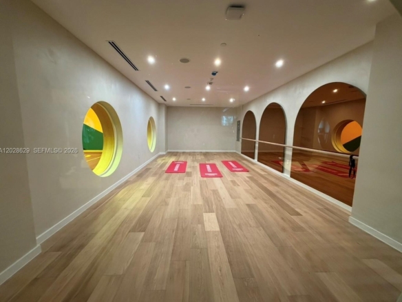 amenidades tipo resort en The Standard Midtown Miami