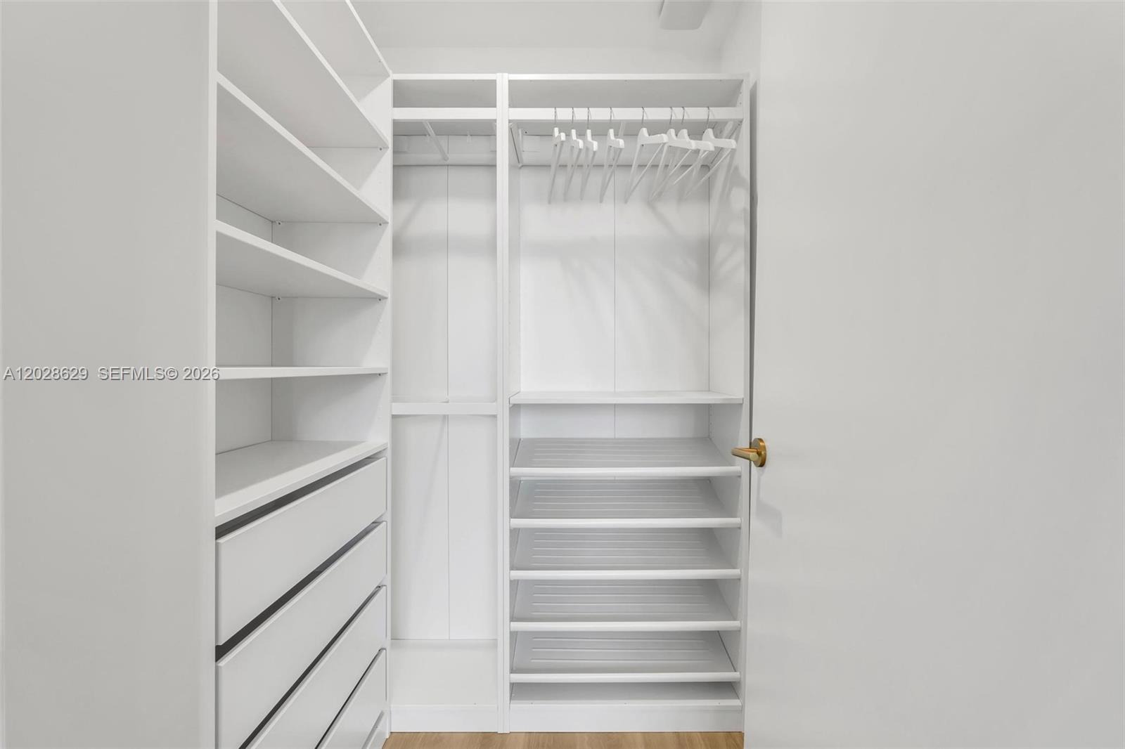 The Standard Residences Miami for rent – apartamentos en renta en Midtown Miami (4) Cómoda habitación completamente amueblada en The Standard Residences