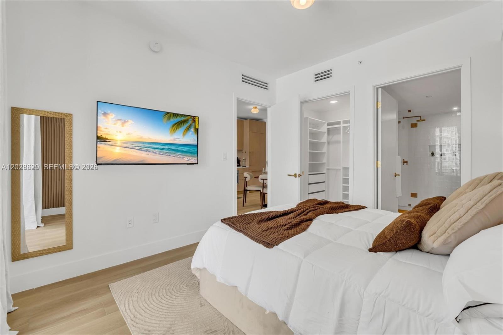 The Standard Residences Miami for rent – apartamentos en renta en Midtown Miami (5) Cómoda habitación completamente amueblada en The Standard Residences
