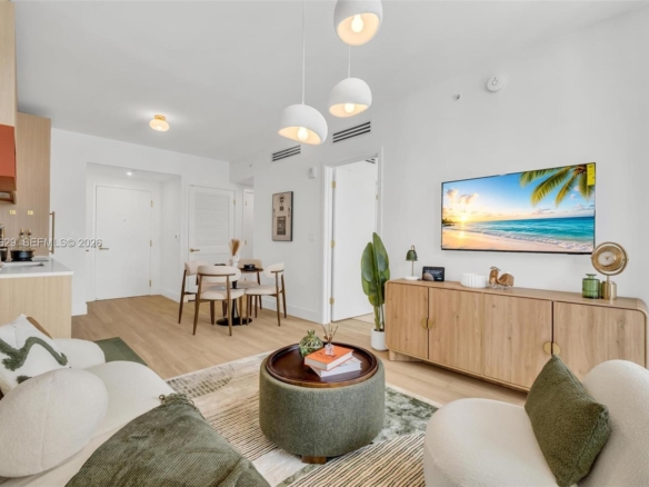 Sala de estar moderna y amueblada en apartamento de The Standard Midtown