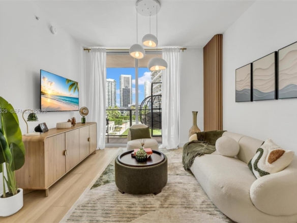 Sala de estar moderna y amueblada en apartamento de The Standard Midtown